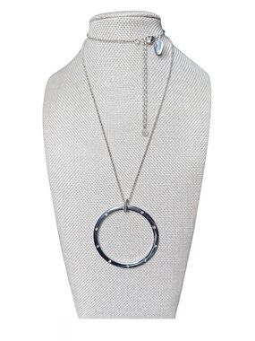 5/$25 😻 White House Black Market Silver and Gunmetal Circle Pendant Necklace